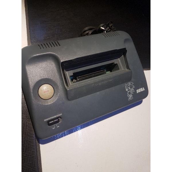 Master system 3 com problema. Ele liga (botão de ligar tem q dar uma mexida pra ligar, pode ser encaixe) mas a imagem fica chuviscada só. Conforme a foto