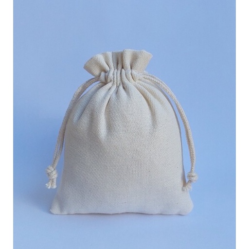 50 Saquinhos 9x12 Algodão cru com cordão trançado.