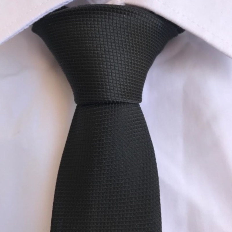 Gravata Slim Preta Quadriculada