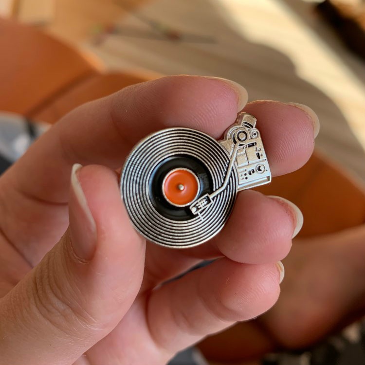 Reprodutor De Disco De Vinil Pins Esmalte Vintage Broche Crachás Lapela Pin Presente Para Amante De Música Clássica em Oferta na Shopee
