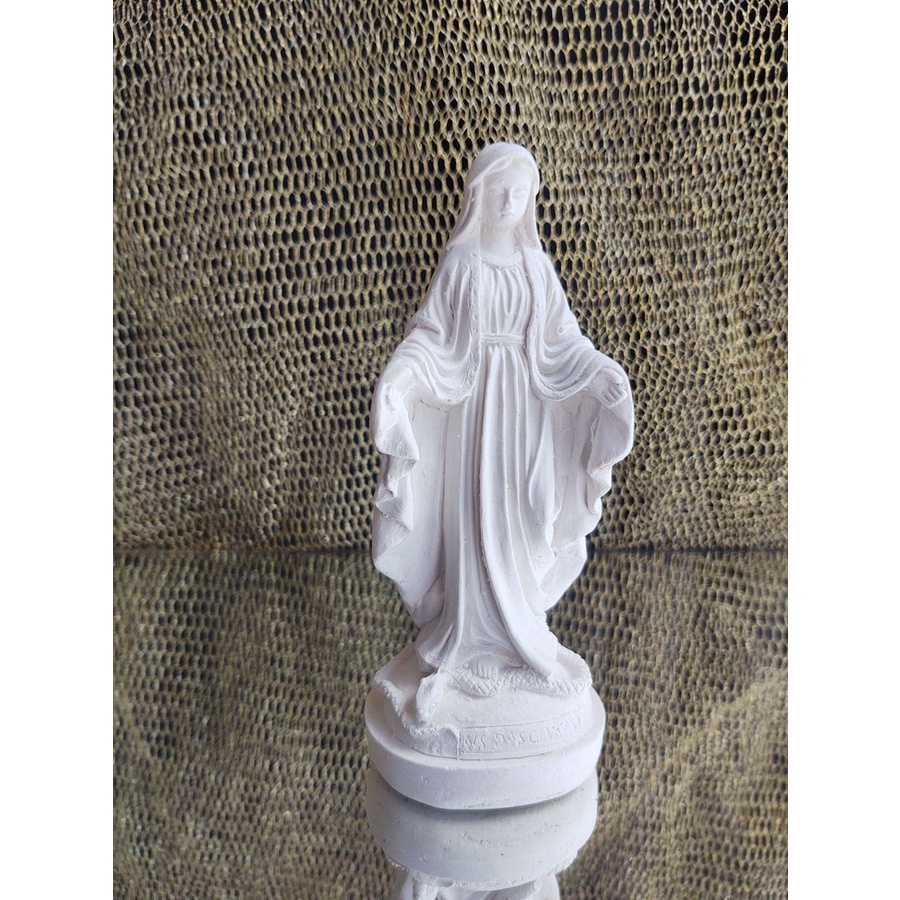 Santa Barbara, N.S. Aparecida, São José,N.S das Graças, santo Expedito, São Judas Tadeu,Divino