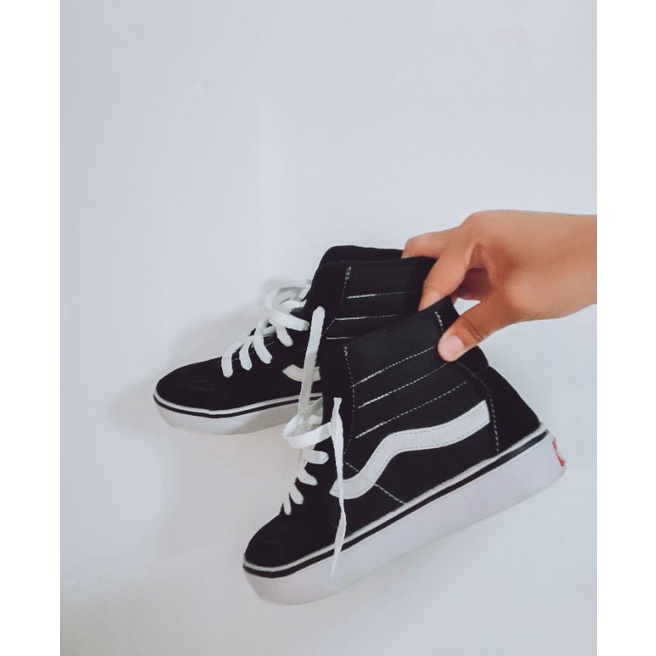 Tênis Cano Alto Feminino Vans Sk8-Hi Preto/Branco