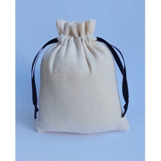 50 Saquinhos 9x12 Algodão cru com fechamento em fita de cetim.