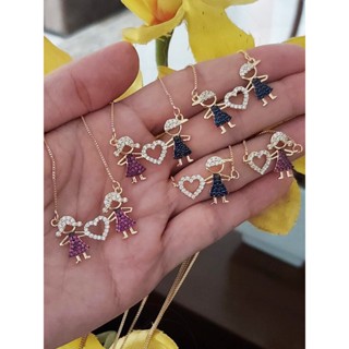 Colar com Pingente Filhos Menino Menina Casal Dois Filhos Banhado Folheado a Ouro 18k com Zircônias Colorida e Coração