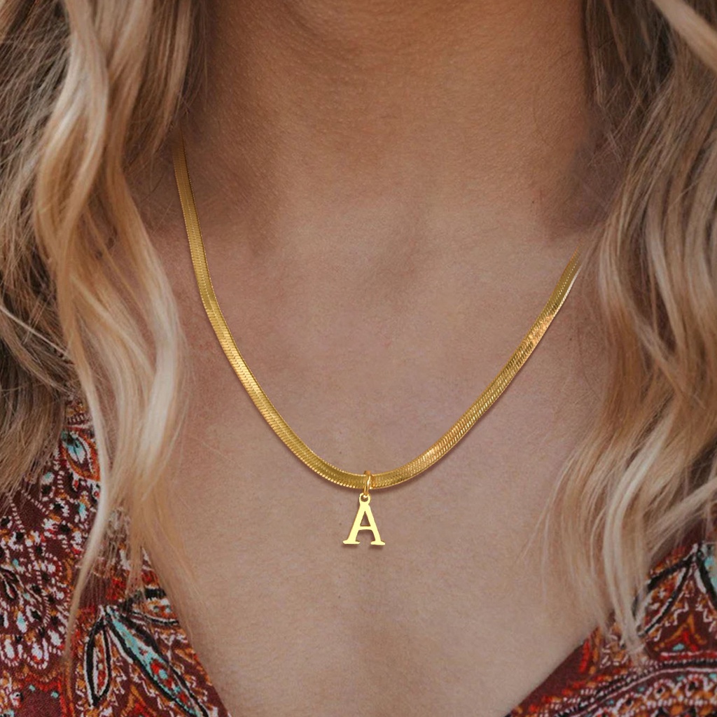 Vnox 26 Letras Colares De Aço Inoxidável , Gargantilha De Ouro Colar Pingente Inicial Alfabeto Feminino 3MM Correntes De Lâmina Jóias