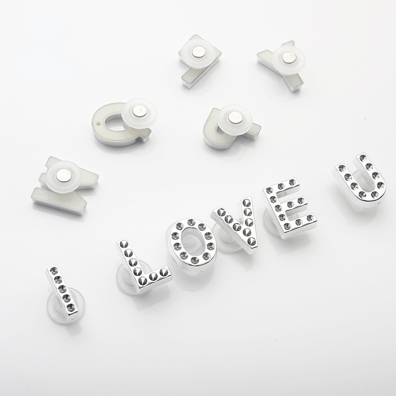 Detalhes do Encantos De Sapato Para Conjunto De Entupimento Botão De Letras Prateadas