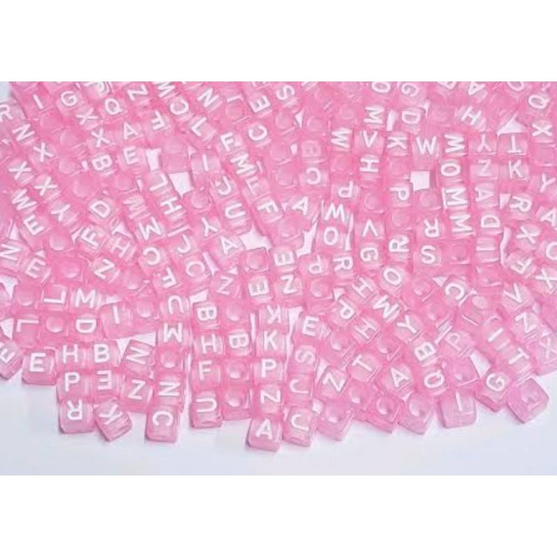 Conta para Pulseira (Miçanga) Letra Dado Translucido 100gr