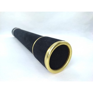 Canudo de formatura camurça preto com dourado em Oferta na Shopee