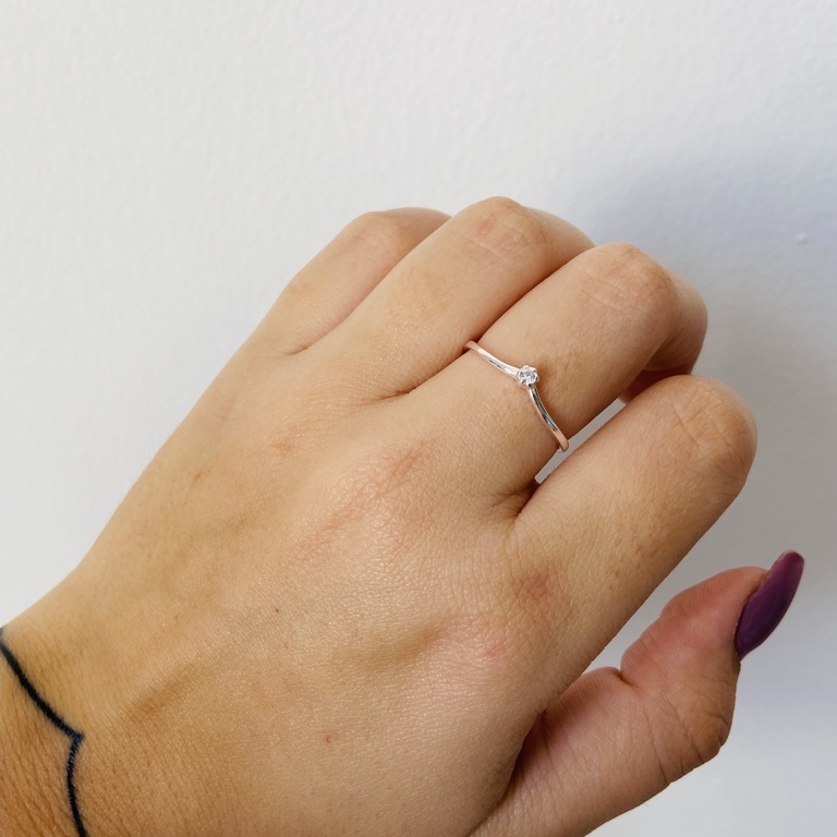 Anel De Prata 925 Legítima Modelo Solitário em V com Zircônia Mini
