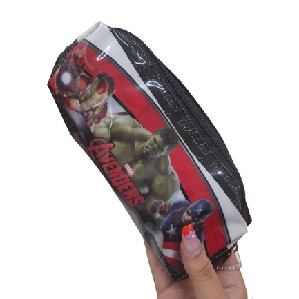 Estojo Infantil Crianca Menino 1 Compartimento Homem de Ferro Hulk Capitao America Avengers Vinil 20 x 6 x 6 cm Material Escolar
