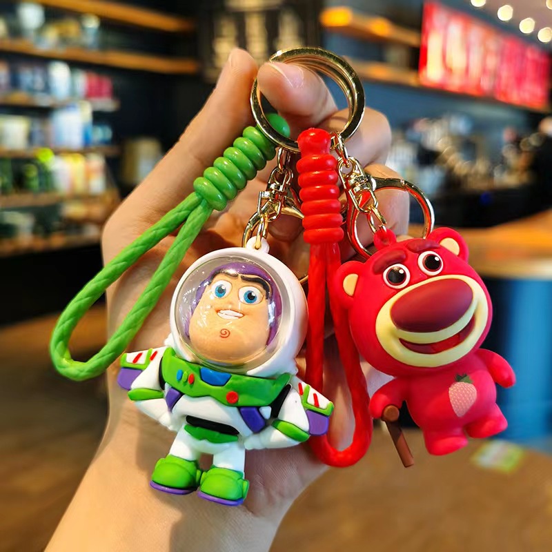 Porta-Chaves Doll Braided Rope Keychain Buzz Lightyear Strawberry Bear Mochila Requintada Pingente De Brinquedo Infantil em Oferta na Shopee