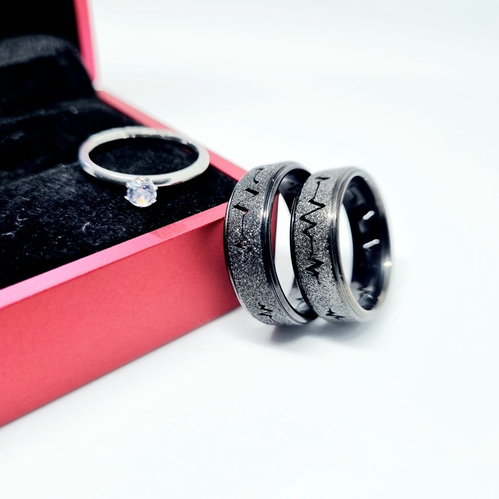 Par de aliança compromisso batimento 8mm diamantada preto + Anel solitário COD-127