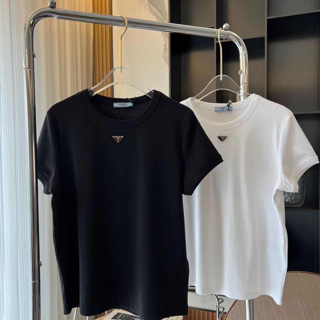 PRADA 22SS Novo Triângulo Gola Redonda Versátil Camiseta De Manga Curta Mulher Homens