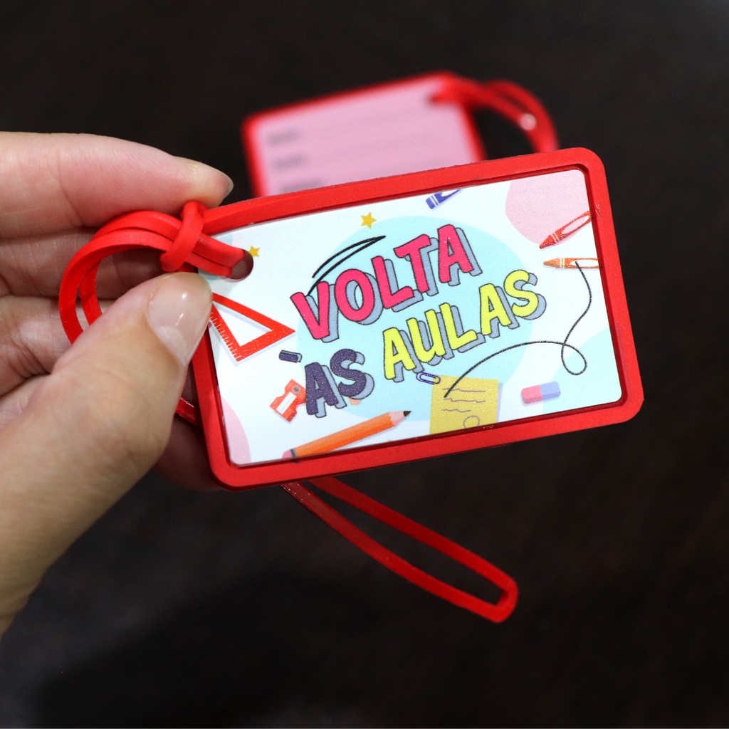 TAG MOCHILA VOLTA AS AULAS - IDENTIFICADOR DE MALA E MOCHILA em Oferta na Shopee