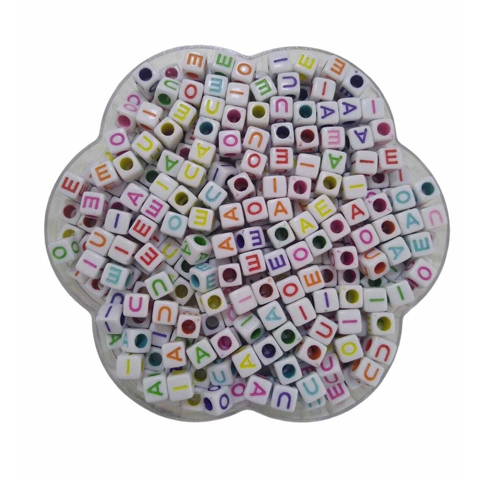 Miçanga Cubo Vogais - Branco c/ Multicolorido - 6x6mm - 50g