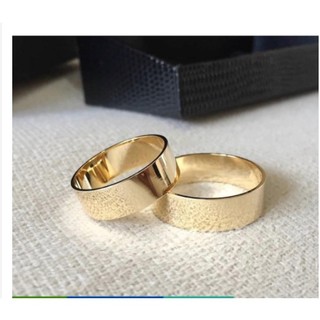 Aliança Reta 6mm Folheada a Ouro Unidade.