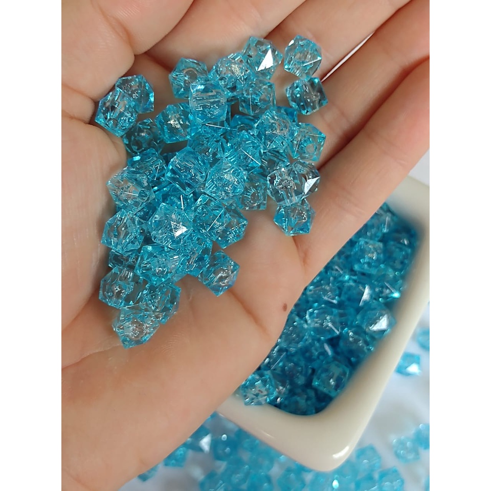 Miçanga Dadinho Pedraria em Cubo com furo Passante 8 MM Azul Turquesa Acrilico - Pacote 50 Gramas