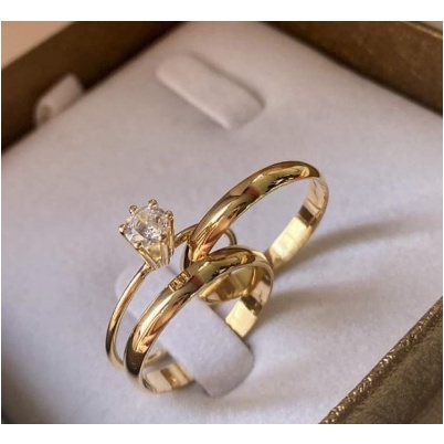 Par de Aliança de Casamento Dourada Banho Moeda Antiga Redondo Fino Liso 4mm  Anatômico + Solitário COD-20