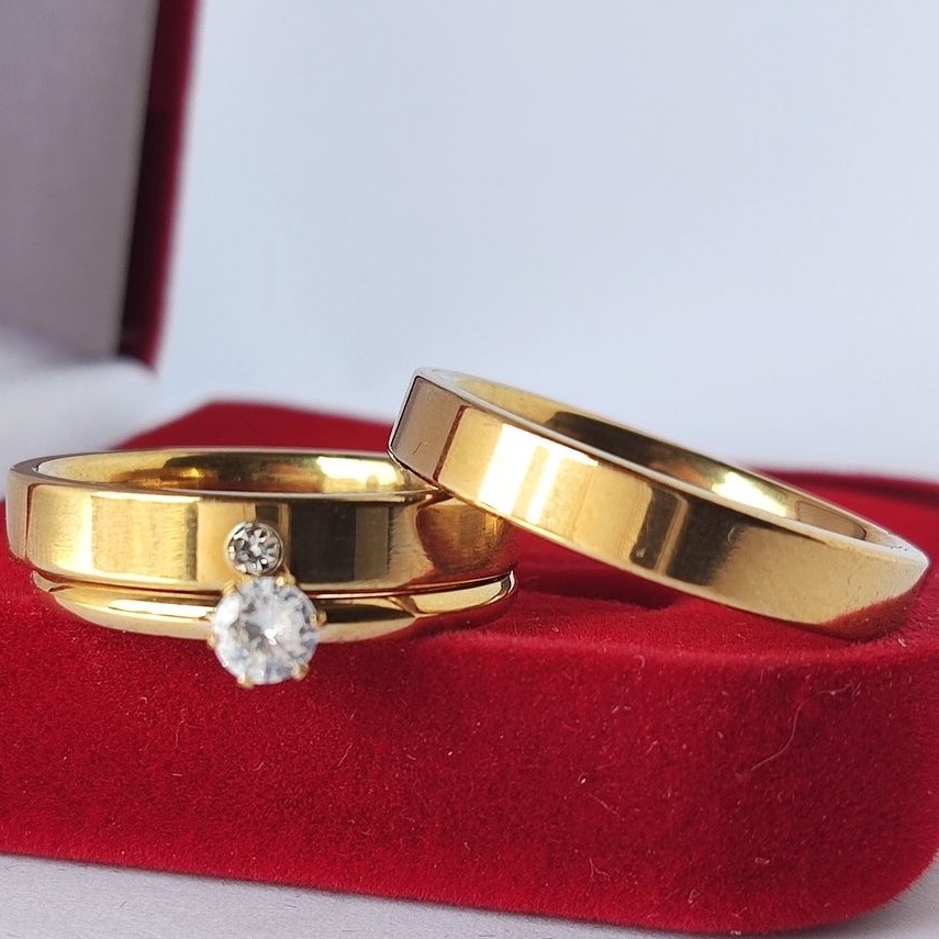 Par de Alianças de Noivado + Anel Solitário + Caixinha Veludo,  Casamento Dourada, 4MM, Fina, Reta, - Anel casamento, Aliança noivado, anel noivado, Aliança de casamento