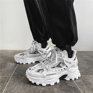 Sapatos masculinos com solas grossas 2023 novos sapatos de primavera e verão versão coreana da tendência de tênis de moda versátil