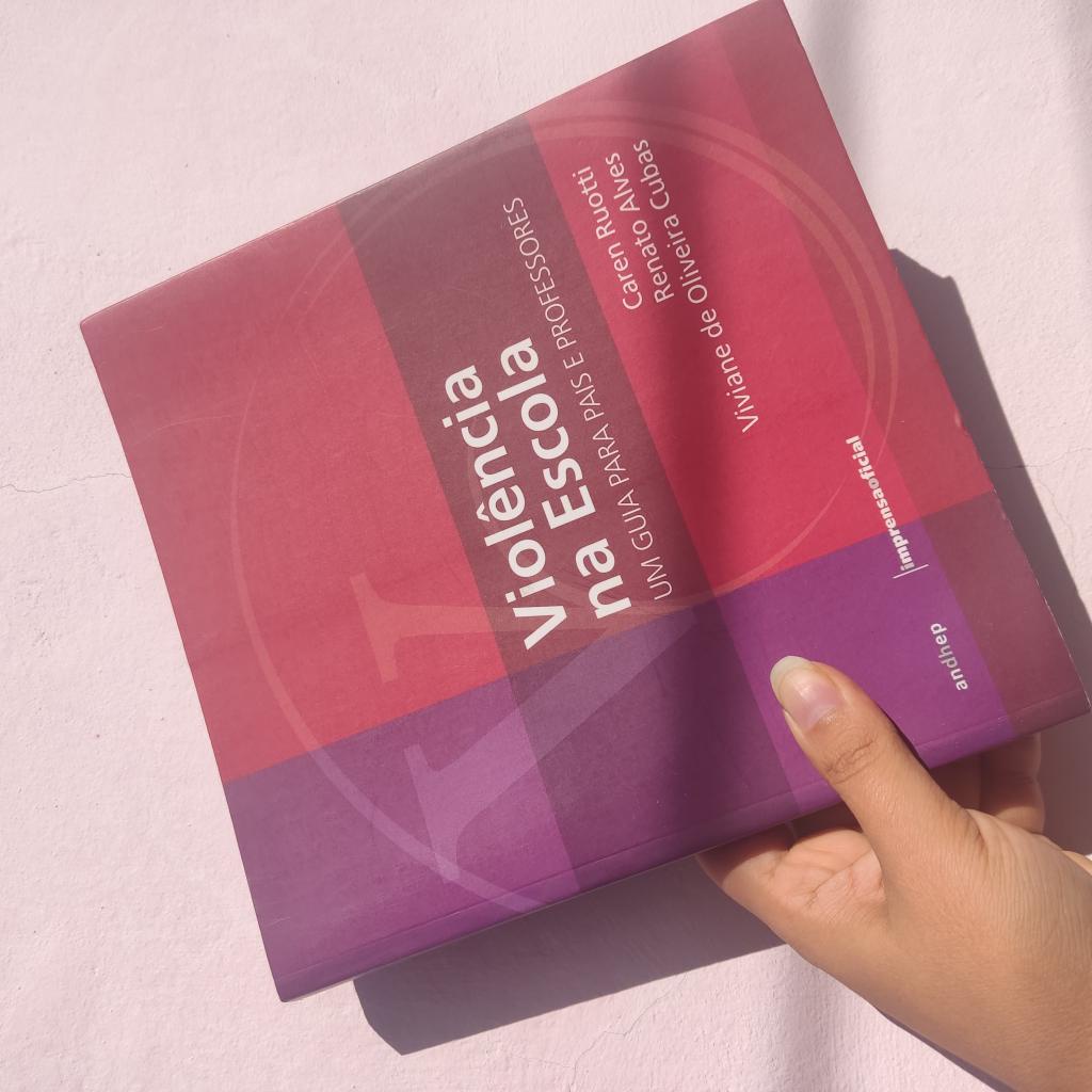 Livro Violência na escola - Um guia para pais e professores Caren Ruotti e outros