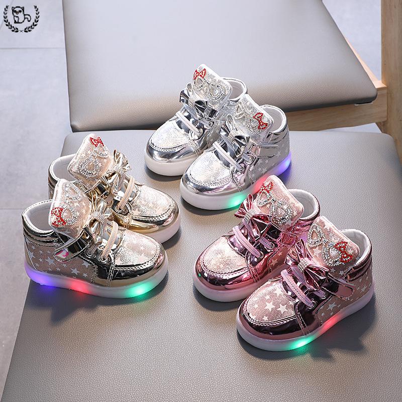 Tênis Feminino Luminoso Feminino Tênis Feminino Bebê Diamante Brilhante Arco Diamante Luz LED Sapatos Casuais Feminino Estudantes Feminino Sola Macia Antiderrapante Sapatos de Corrida com Luz Respirável