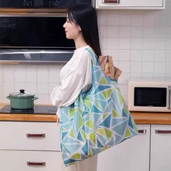 Mochila Dobrável de Ombro Reutilizável Praia e Compras COR E PADRÃO ALEATÓRIO SU