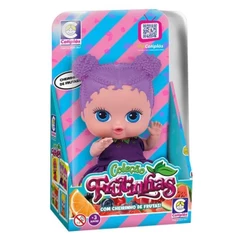 Brinquedo Boneca Coleção Frutinhas Uva c/ Cheirinho de Frutas 19cm Plástico Vinil Roxo Cotiplas 2510