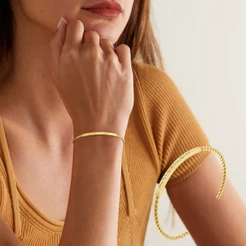 Vnox 3mm Twistsed Opening Engrave Nome Bangle for Women Adulto , Bracleet Personalizado De Ouro , Presente De Graduação De Aniversário