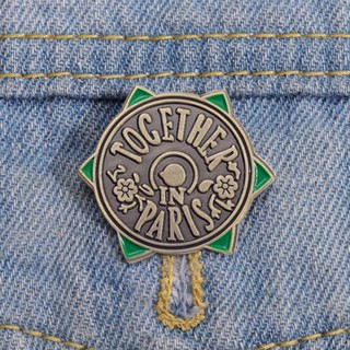 Juntos Em Paris Broche De Metal Inglês Verdadeiro E Falso Princesa Anastasia Esmalte Lapela Alfinete Cartoon Badge Vestuário Mochila Acessórios Enviar Jóias De Presente Amigos