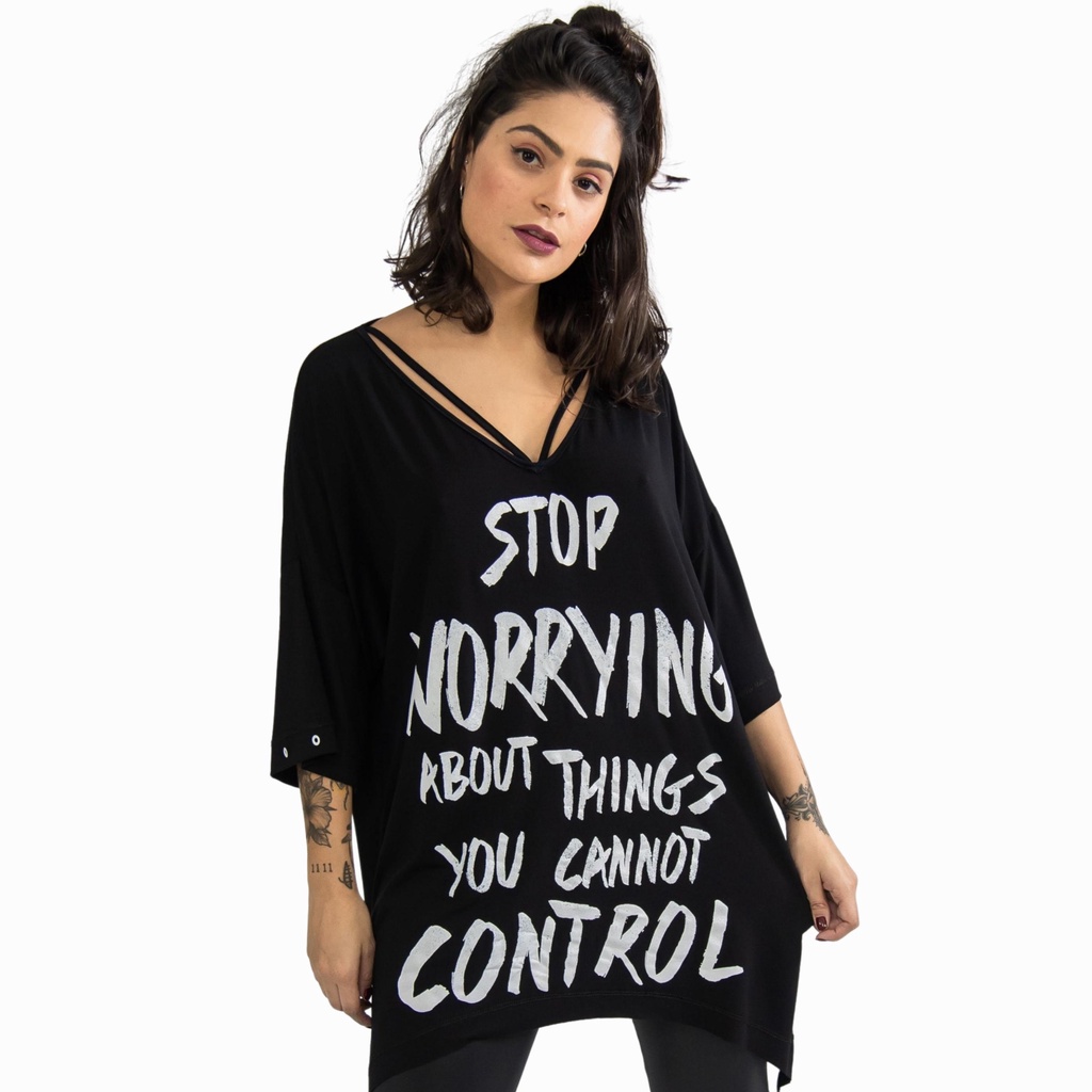 Blusa Max Feminina Estampada Frase Manga Três Quartos Gola V