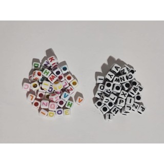 Miçanga Letra Quadrada 6mm Pacote 13g Aproximadamente 100pçs
