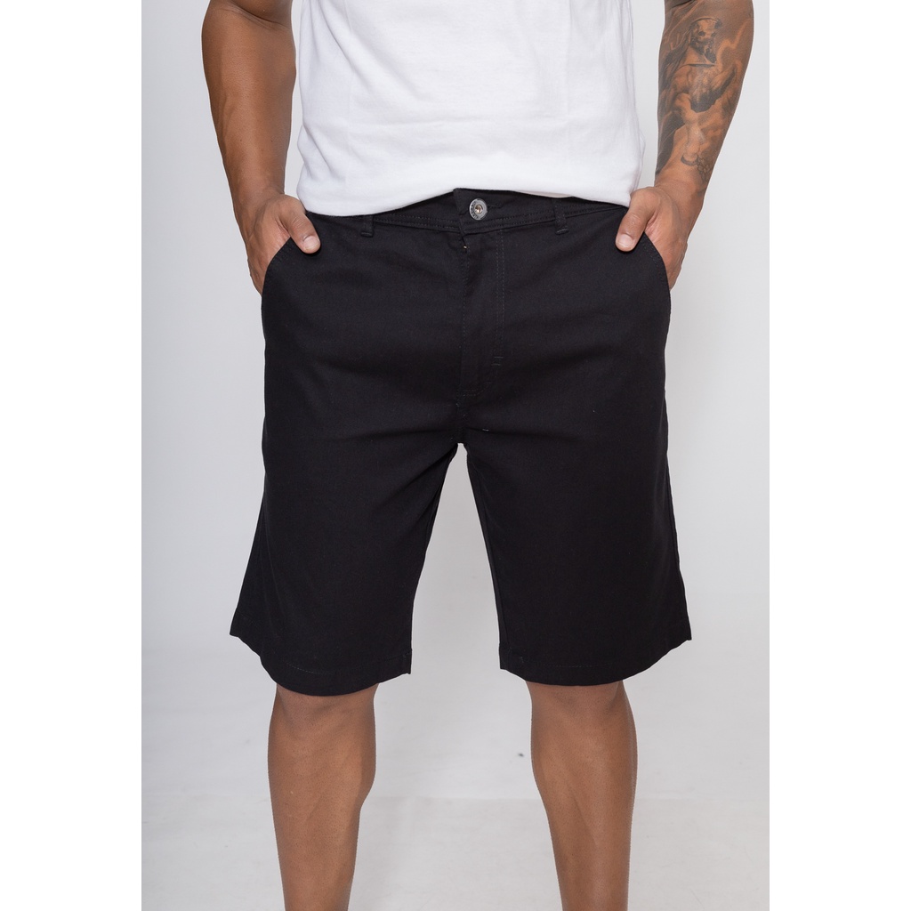 Bermuda Masculina em Sarja com Elastano Preto Confortável e Moderna