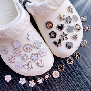 【 1pcs 】 Fashionable Little Fragrance/Four-leaf Clover/Rose/Love DIY Jibitz INS Acessórios Para Calçados Decoração De Bricolage De Fivela