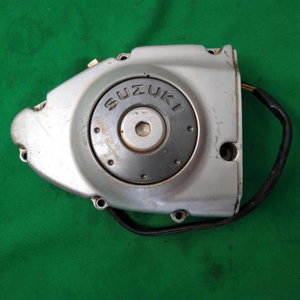 Tampa do motor lado esquerdo / estator da moto Suzuki  Yes 125, Intruder 125 e Katana 125 original