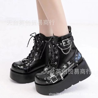 Novas botas de cano curto Demonia botas Punk sola grossa pingando rebite feminino 20232 botas de locomotiva Dark Europa e América