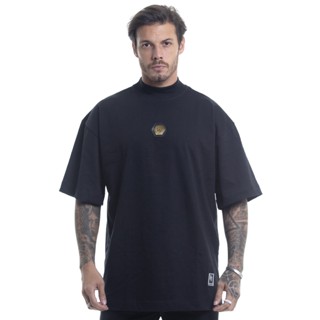 Camiseta Rich Young Oversized Gola Alta Medalhão Preta
