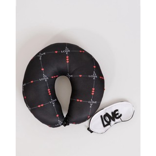 Almofada de Pescoço Com Tapa Olho Estampado Love Preto