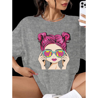 Camiseta Oversized Cinza Poliéster Estilo Gringa Blogueira Casual Manga Curta Estampada Cabelo Rosa