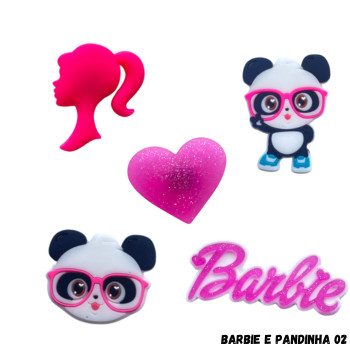 05 ou 04 Pins/Bottons Emborrachados Para Babuche - Barbie e Pandinha