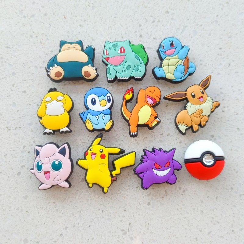 Novas sandálias DIY Acessórios Pokémon Master Pikachu, 3D Poké Ball em Oferta na Shopee