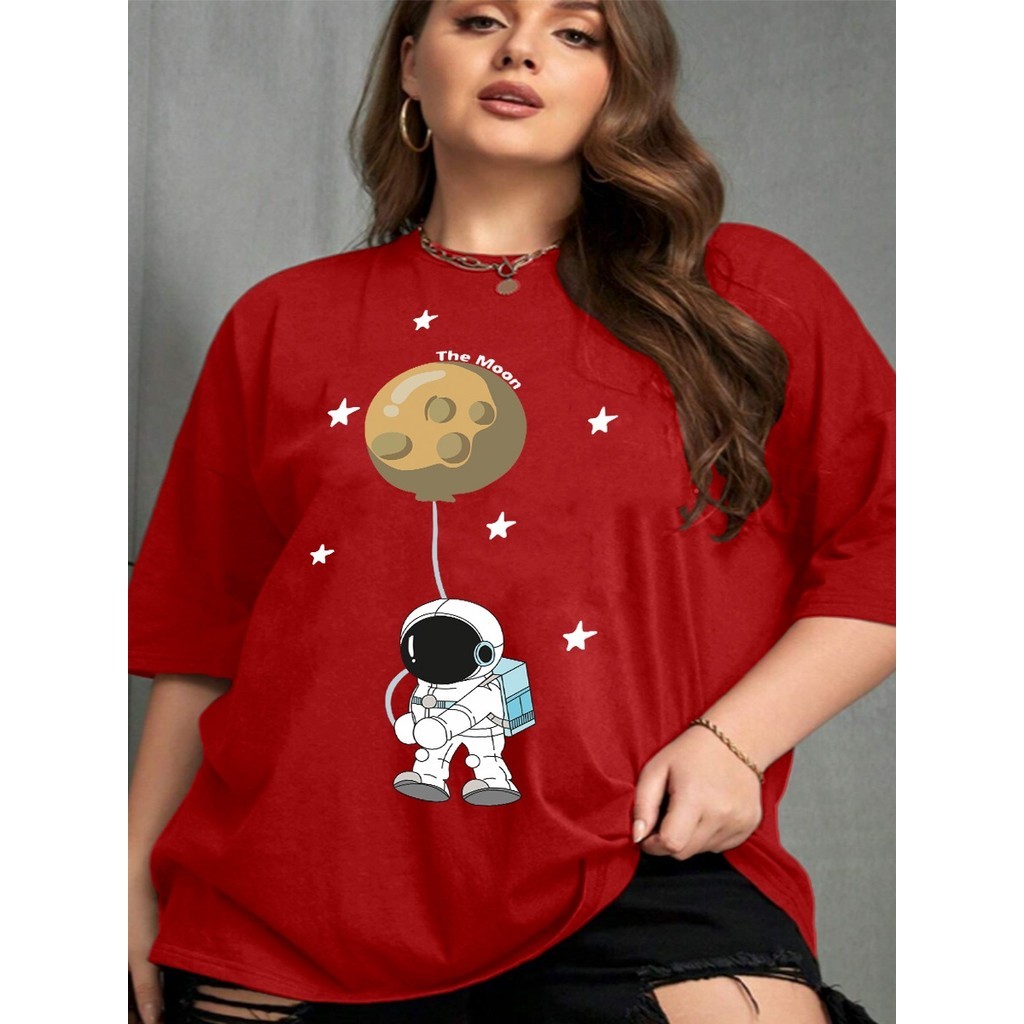 Camiseta Streetwear Feminina Estilo Aesthetic Estampada Desenho Astronauta Balão Lua Blusa Oversized