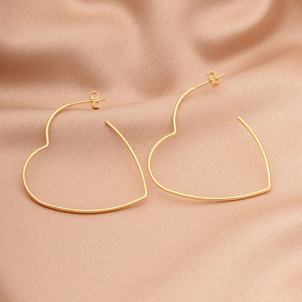 Brinco Feminino Argola de Coração em Dourado Semijoia Banhado a Ouro 18K.