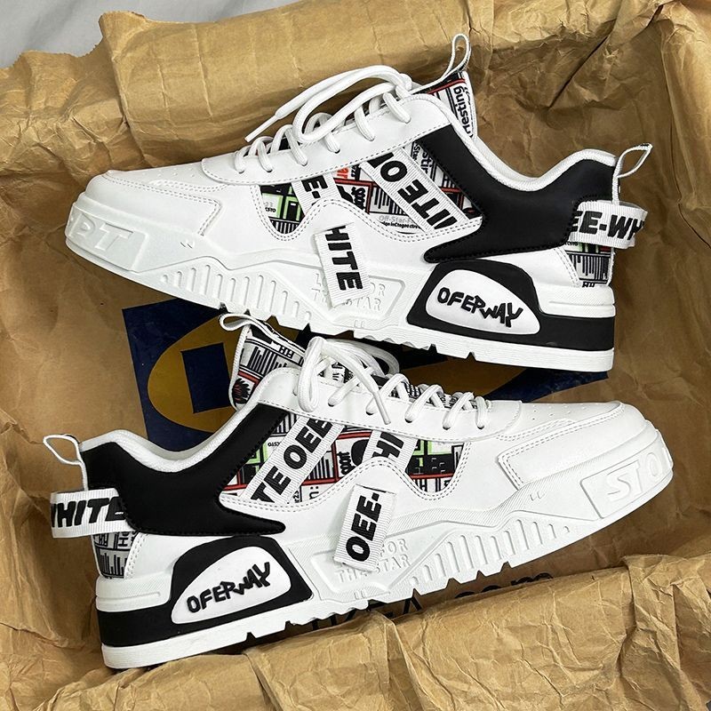 Sapatos masculinos brancos pequenos primavera verão respirável 2024 novo estilo Street Wear de sola grossa esportes têni em Oferta na Shopee