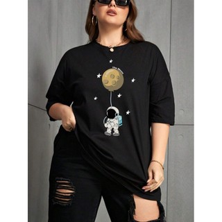 Camiseta Oversized Feminina Estampada Desenho Astronauta Balão Lua Estrelas Blusa Streetwear Unissex