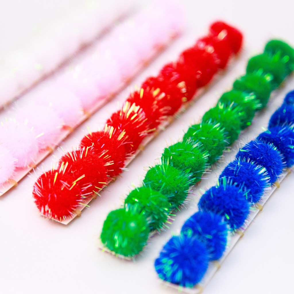 Kit 50 Lacinhos Pet Pompom Brilhoso Para Penteado Banho E Tosa Laço para Cães Brilho Pet em Oferta na Shopee