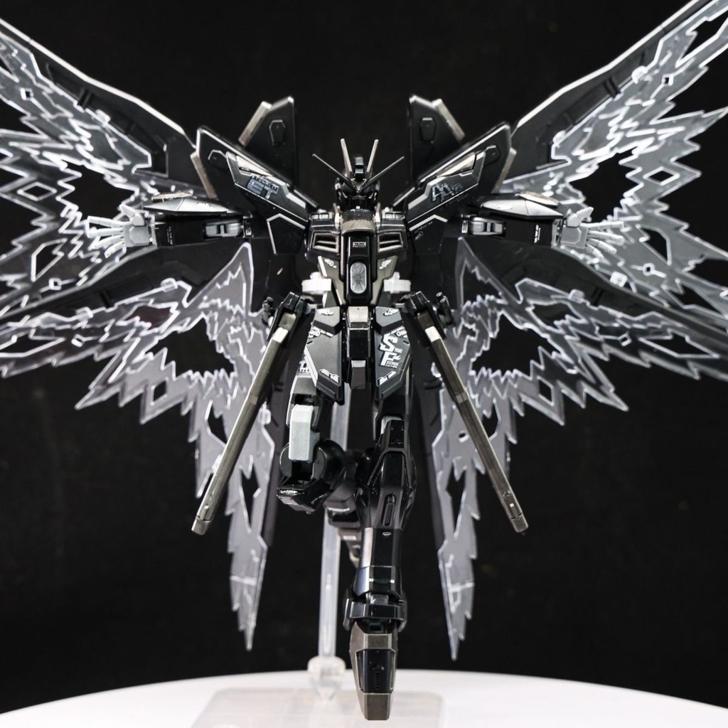 Modelo de montagem HGUC HGCE 1/144 Strike Freedom com esquema de cores Midnight Legend de alta tecnologia, asas leves e