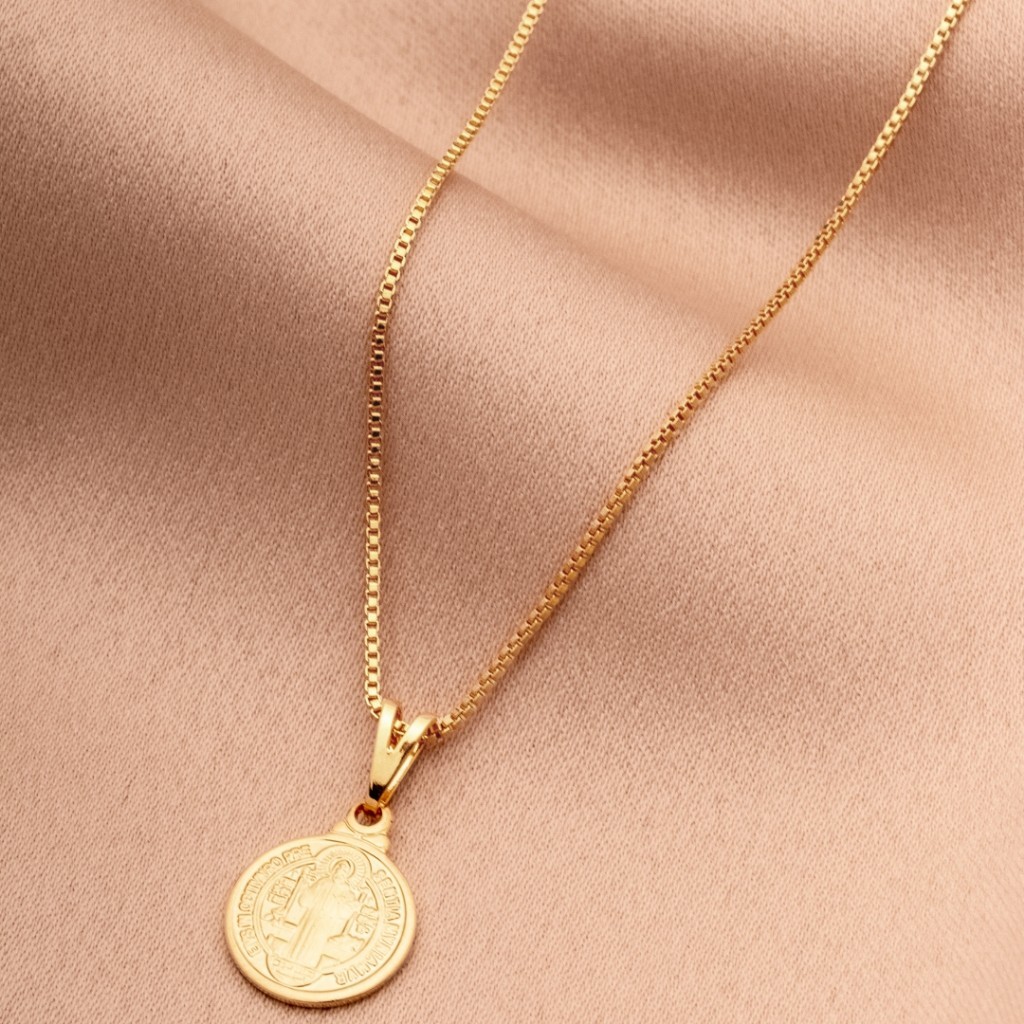 Colar Unissex Religioso com Pingente São Bento Corrente Veneziana Banhada a Ouro 18k com Garantia