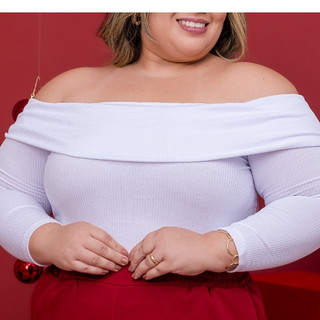 Blusa Ombro a Ombro em Malha com Dobra Sobreposta Decote Reto e Mangas Compridas / Blusa Canelada