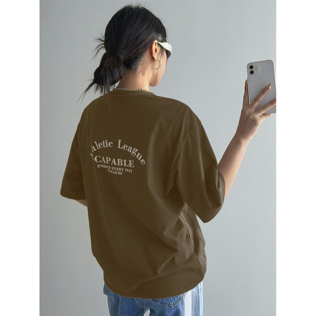 Camiseta Cor Marrom Feminina Oversized Athletic League Ombro Caido Tecido Leve Macio Blusa Unissex